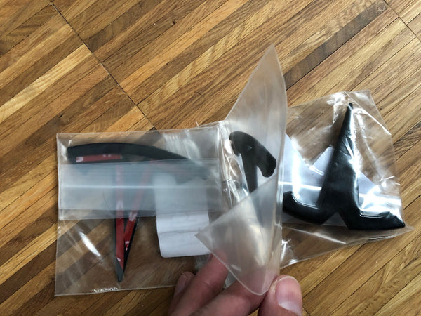 T-Logo sett for front, bak og ratt for Model Y - caps