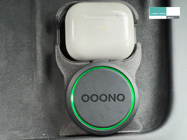 AirPods-holder for den induktive ladeholderen i Teslaen med OOONO monteringsmulighet